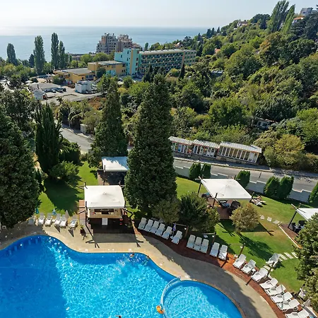 Detelina Hotell 3*