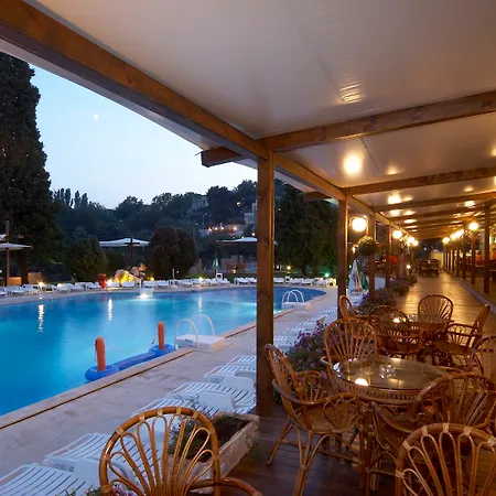 Detelina Hotell 3*